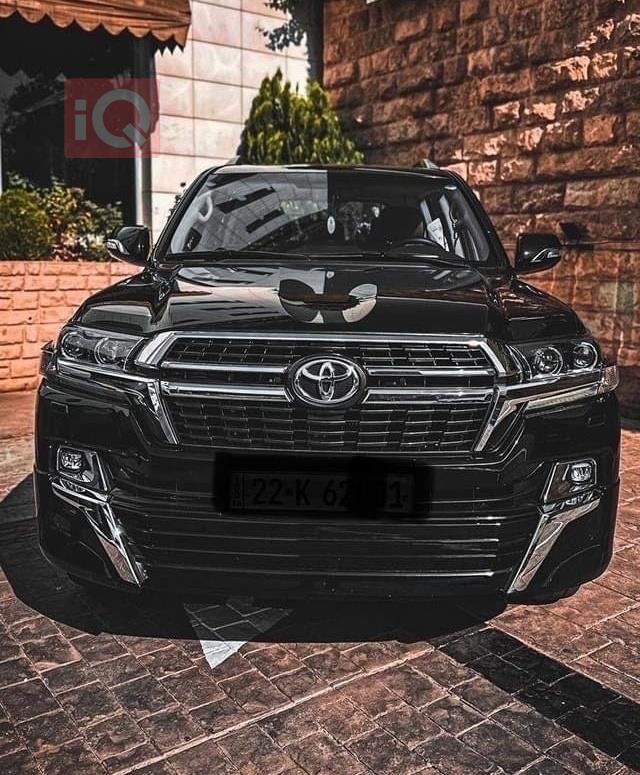 تۆیۆتا لاند کروزەر